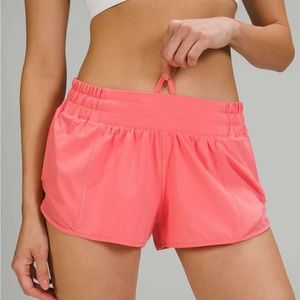 Lululemon Hotty Hot Low Rise 2.5 Shorts in Raspberry Cream